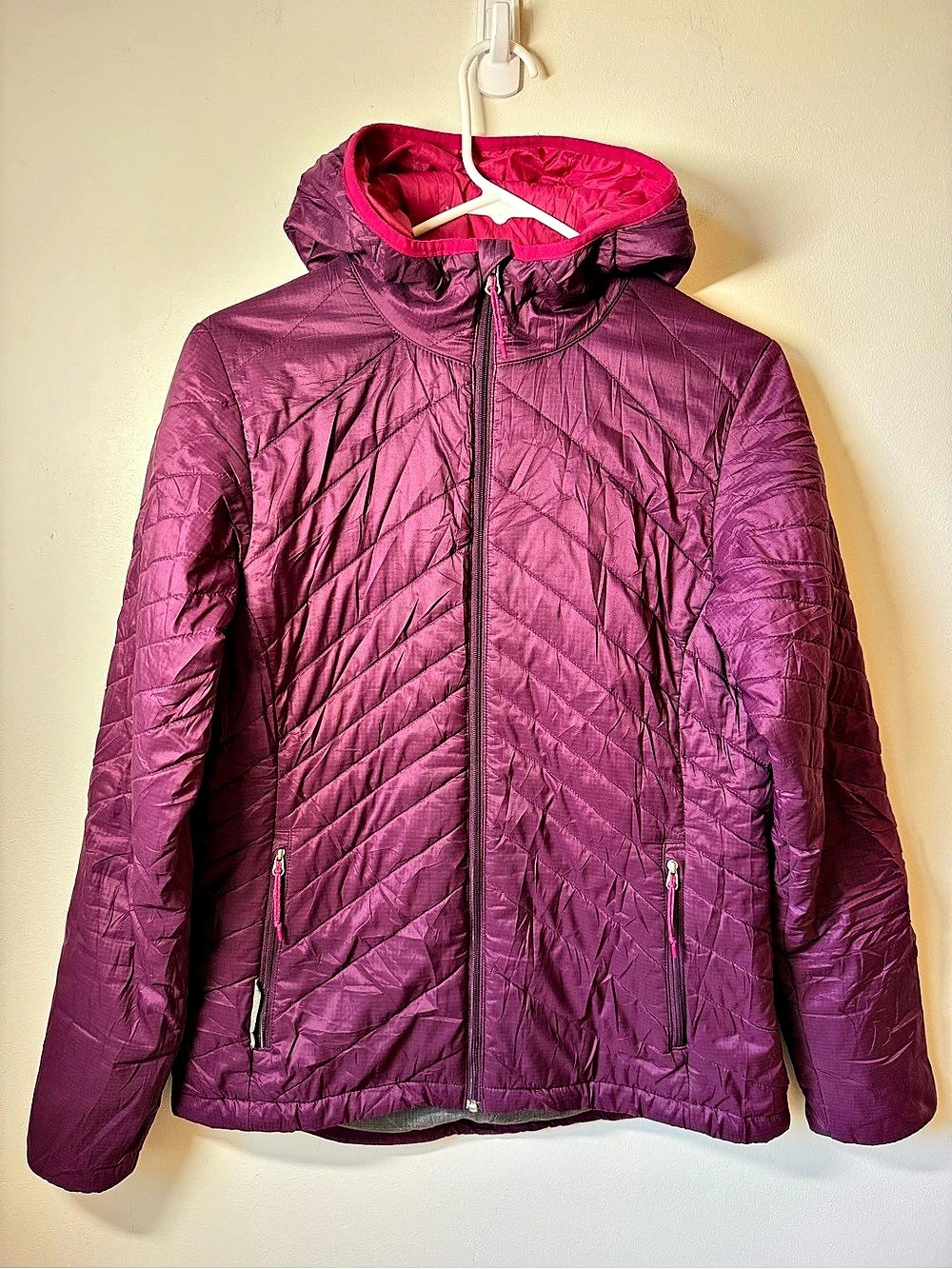 Icebreaker MerinoLOFT jacket zip up pockets hood wool insulation.